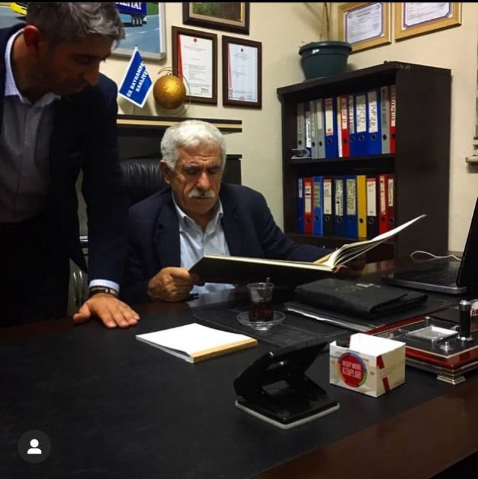 Öz Bayrampaşa Nakliyat kurucusu Mehmet Timaş ofisinde
